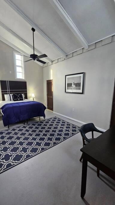 Fully Furnished Sleeps 10 * Vicksburg