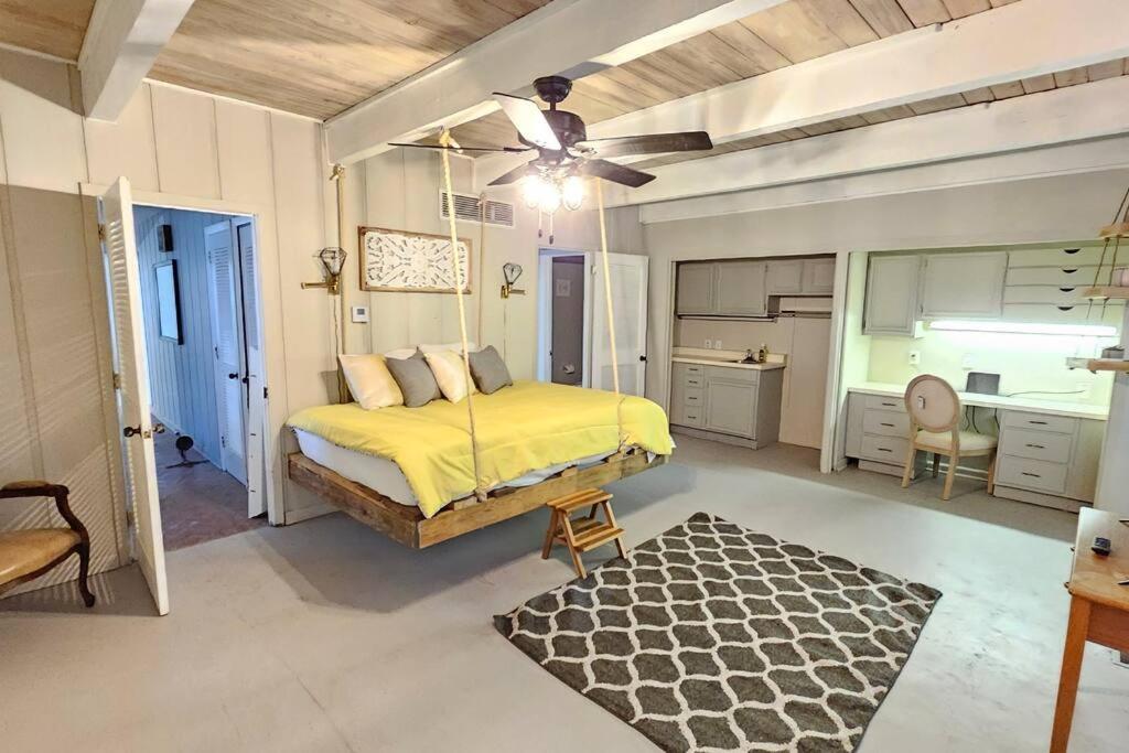 Fully Furnished Sleeps 10