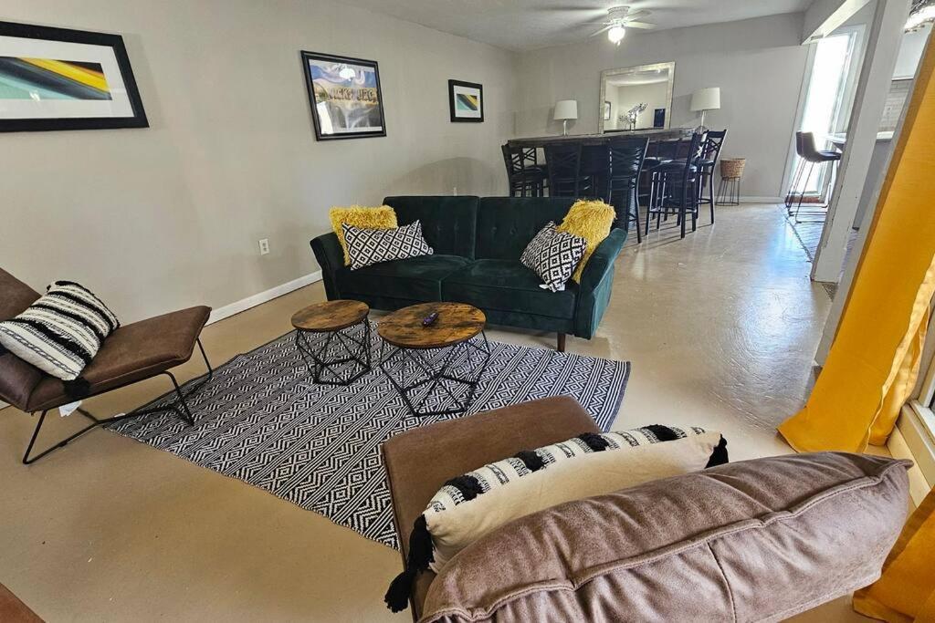 Fully Furnished Sleeps 10 Vicksburg